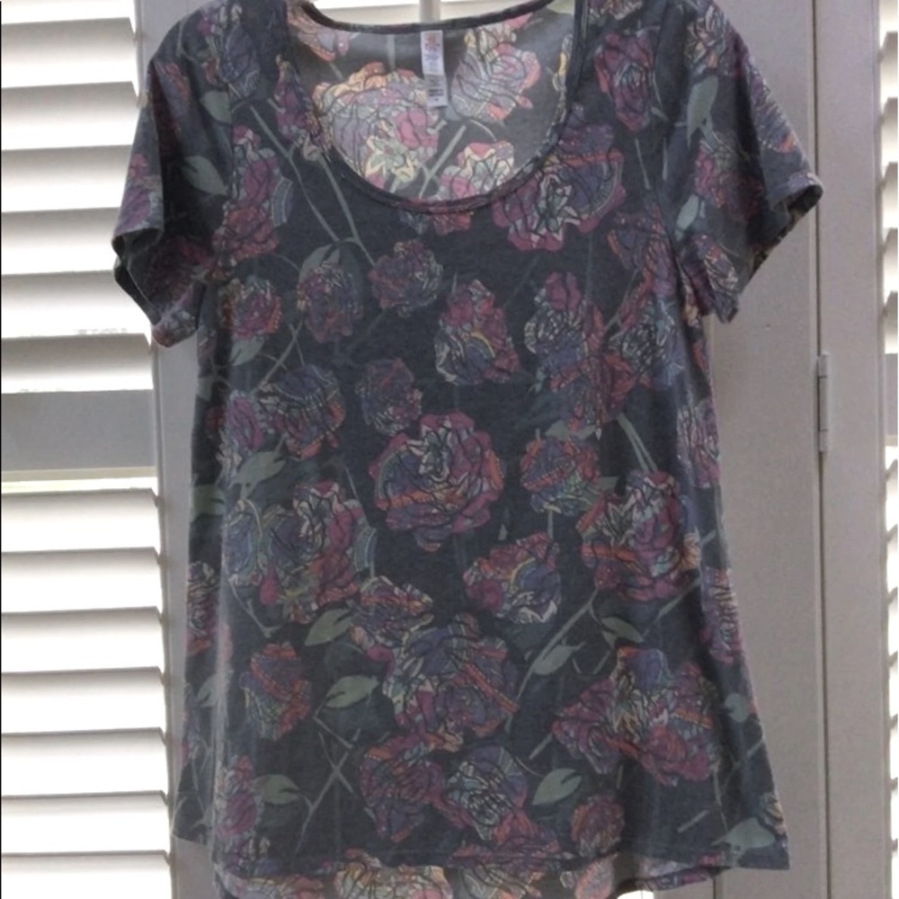 EUC Lularoe Classic T Size M